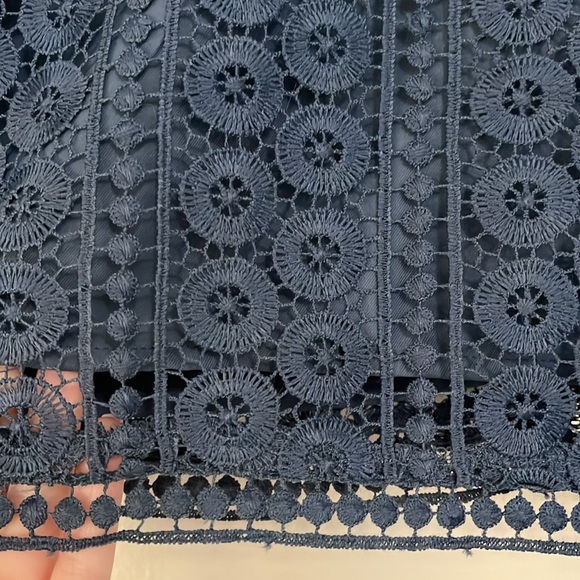 A&F Blue Eyelet Lace Crop Top - Picture 3 of 8